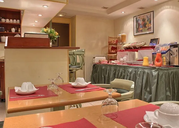 Pavillon Courcelles Parc Monceau 3* パリ