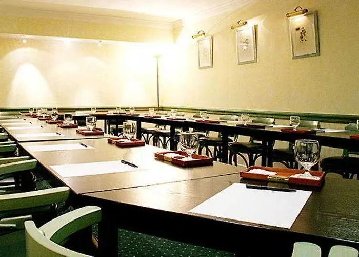 Pavillon Courcelles Parc Monceau アパートホテル 3*