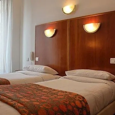 Pavillon Courcelles Parc Monceau アパートホテル 3*