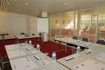 아파트호텔 Pavillon Courcelles Parc Monceau 3*
