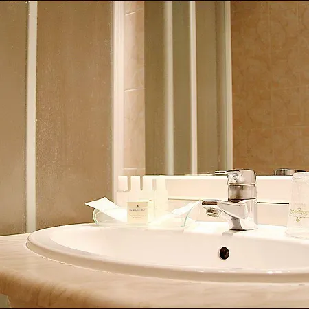 Pavillon Courcelles Parc Monceau 3* パリ