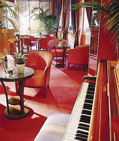 מלון דירות Pavillon Courcelles Parc Monceau 3*