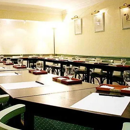 Pavillon Courcelles Parc Monceau Apart Otel 3*
