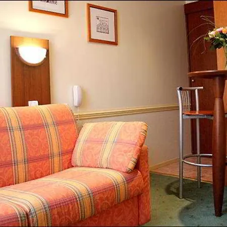 アパートホテル Pavillon Courcelles Parc Monceau 3*