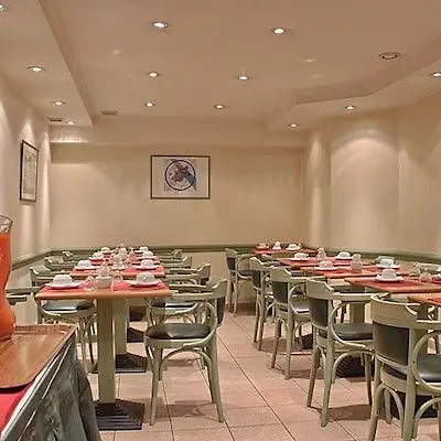 מלון דירות Pavillon Courcelles Parc Monceau 3*