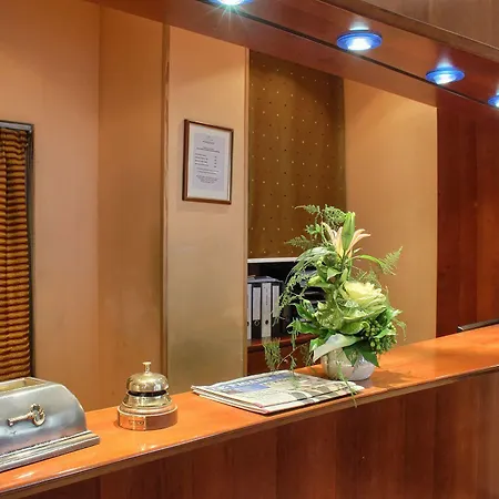 Pavillon Courcelles Parc Monceau Apart Otel