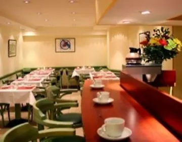 Pavillon Courcelles Parc Monceau Apartahotel 3*