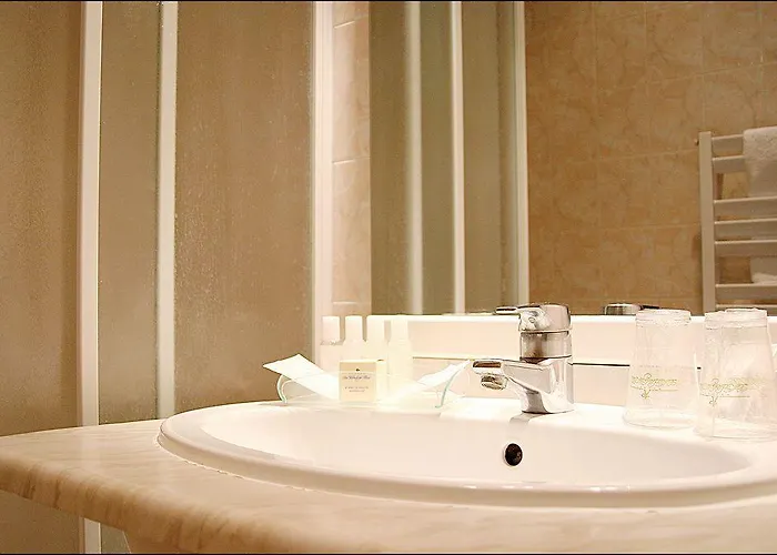 Pavillon Courcelles Parc Monceau 3* 巴黎