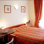 Pavillon Courcelles Parc Monceau Hotel apartamentowy 3*